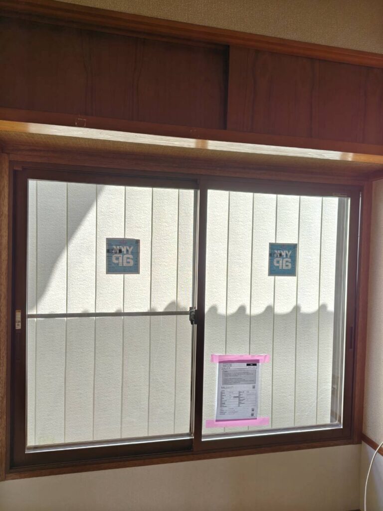 寝室は一日の疲れを癒し、ゆっくり身体を休める大切な空間。窓から伝わる外気の影響を抑えることで、室温の上昇を軽減し、冷房の効きもよくなることが期待できます。
